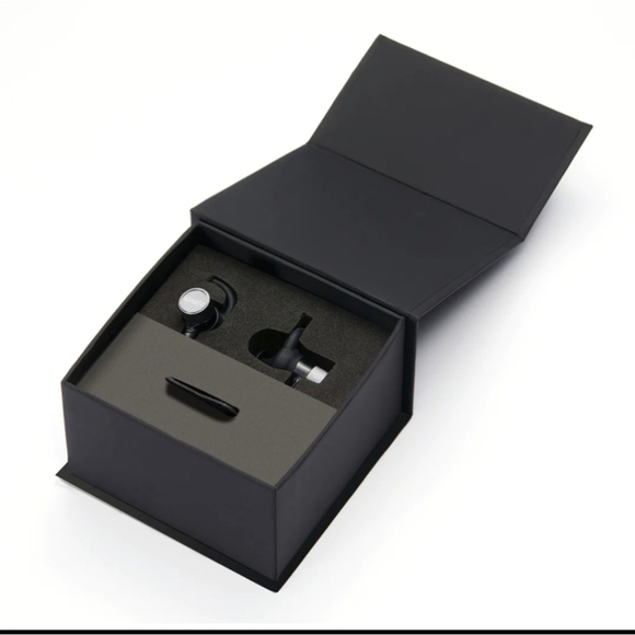 Schultz Other - Schulz Wireless Earphones Bluetooth In Ear Q-Tech Cordless Ear phone Ear buds